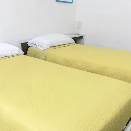 N050 - Numana, Trilocale In Centro Con Portico E Posto Auto דירה