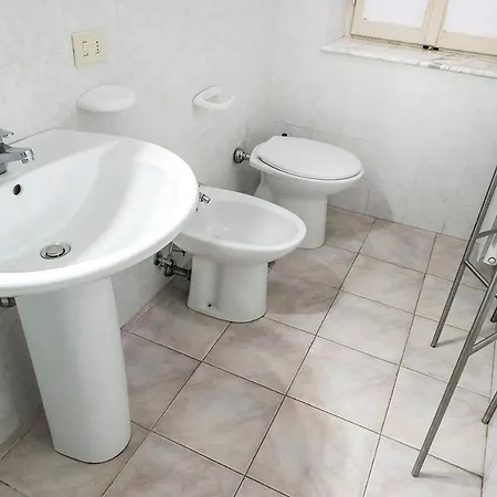 N050 - Numana, Trilocale In Centro Con Portico E Posto Auto נומאנה