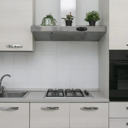 N050 - Numana, Trilocale In Centro Con Portico E Posto Auto Numana