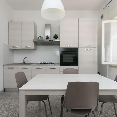 N050 - Numana, Trilocale In Centro Con Portico E Posto Auto Appartement