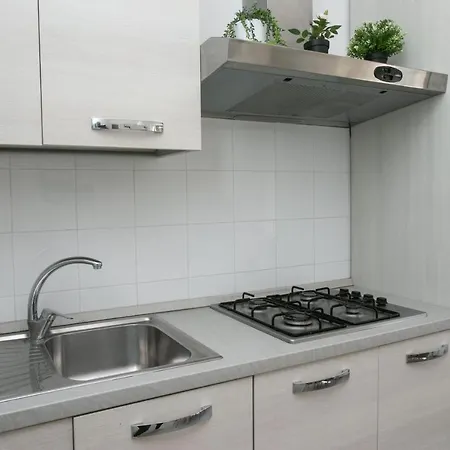 N050 - Numana, Trilocale In Centro Con Portico E Posto Auto Numana