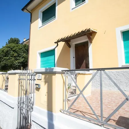 N050 - Numana, Trilocale In Centro Con Portico E Posto Auto