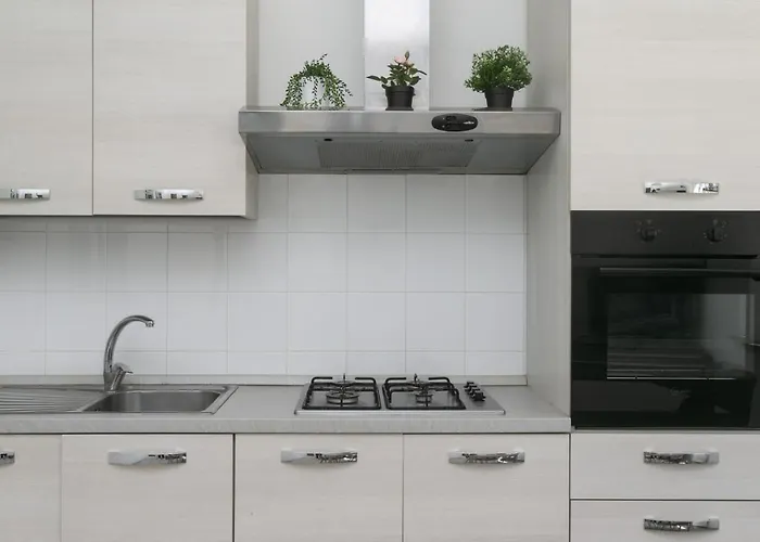 N050 - Numana, Trilocale In Centro Con Portico E Posto Auto Numana