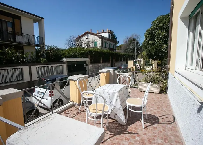 N050 - Numana, Trilocale In Centro Con Portico E Posto Auto *