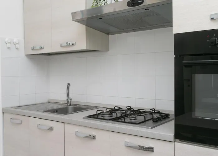 Appartamento N050 - Numana, Trilocale In Centro Con Portico E Posto Auto