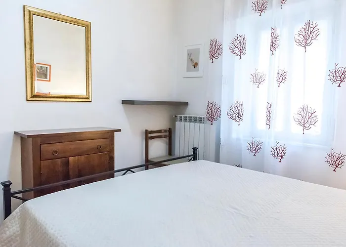 N050 - Numana, Trilocale In Centro Con Portico E Posto Auto