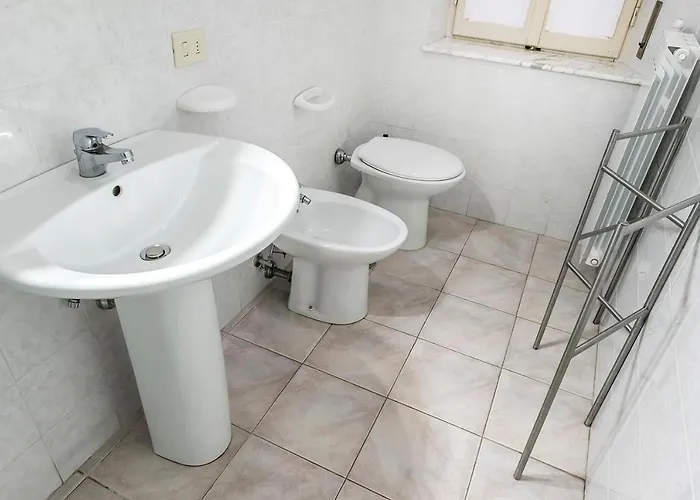 N050 - Numana, Trilocale In Centro Con Portico E Posto Auto Numana